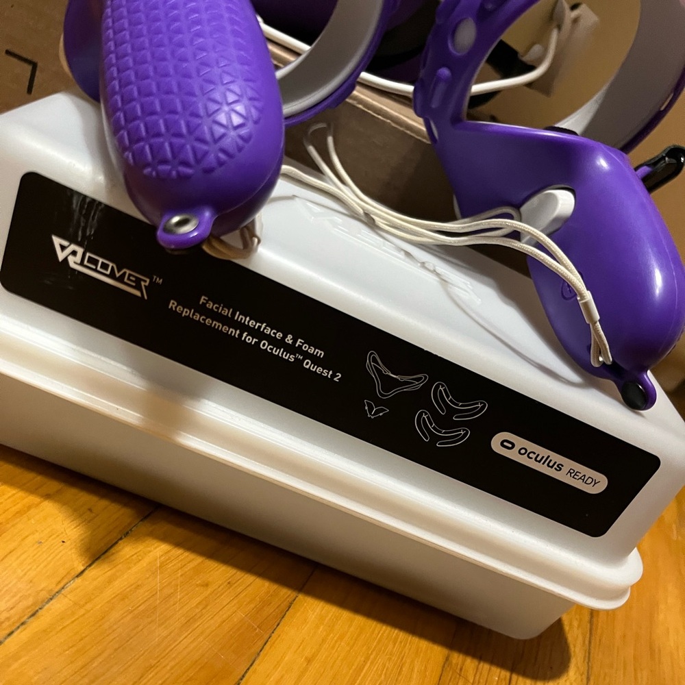 Oculus Quest 2 with accessories included - Picture 4 of 7